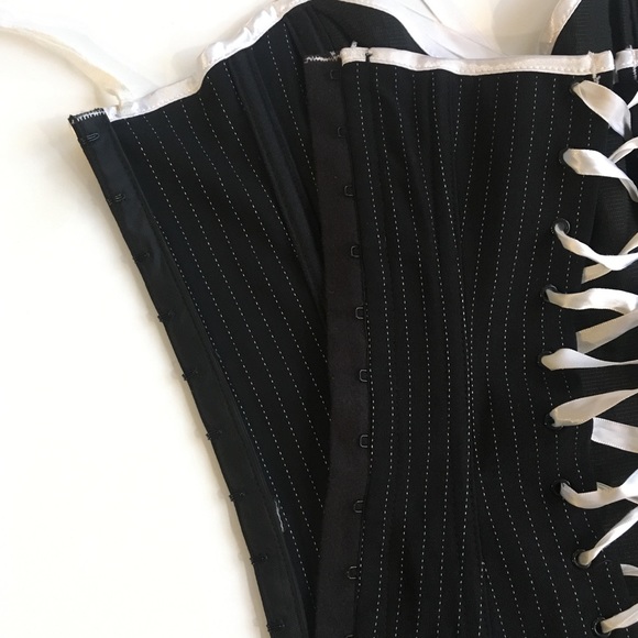 Fredrick’s of Hollywood Corset - Picture 4 of 5